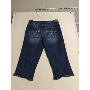 Levis Capri Jeans Women Size 18 Plus Button Flap Pockets Dark Wash Stretch